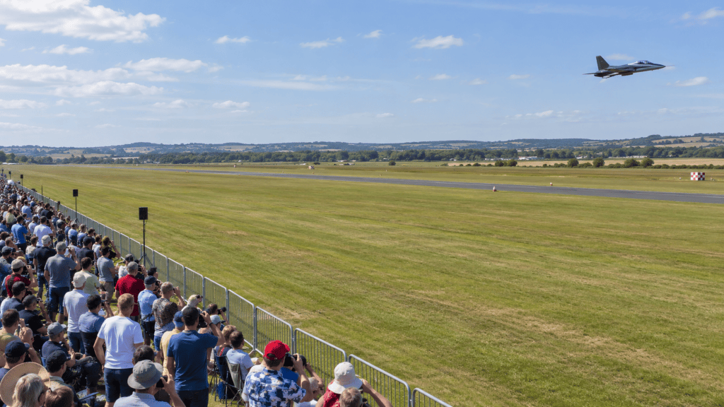 How Do Airshows Keep Spectators Away from the&nbsp;Risk?